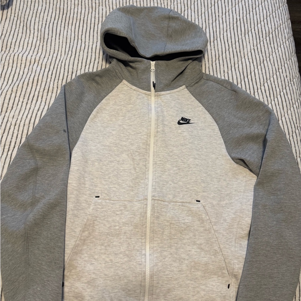 Nike Tech-Fleece Men's Gray Full-Zip Hoodie Sweater size Small